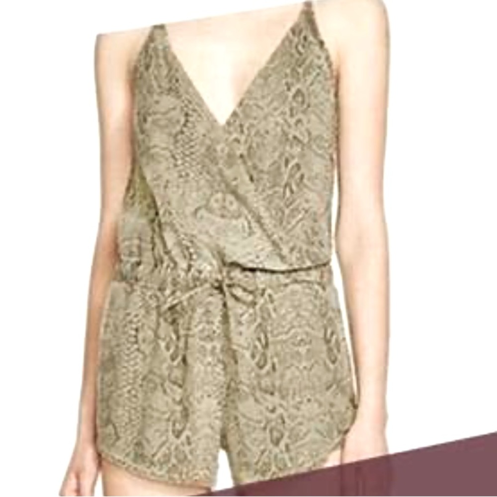 Bella Dahl - Olive green snakeskin shorts romper - size S